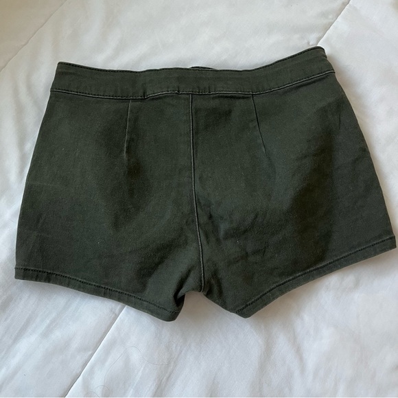 OLIVE GREEN SHORTS HIGH WAISTED - Picture 2 of 5